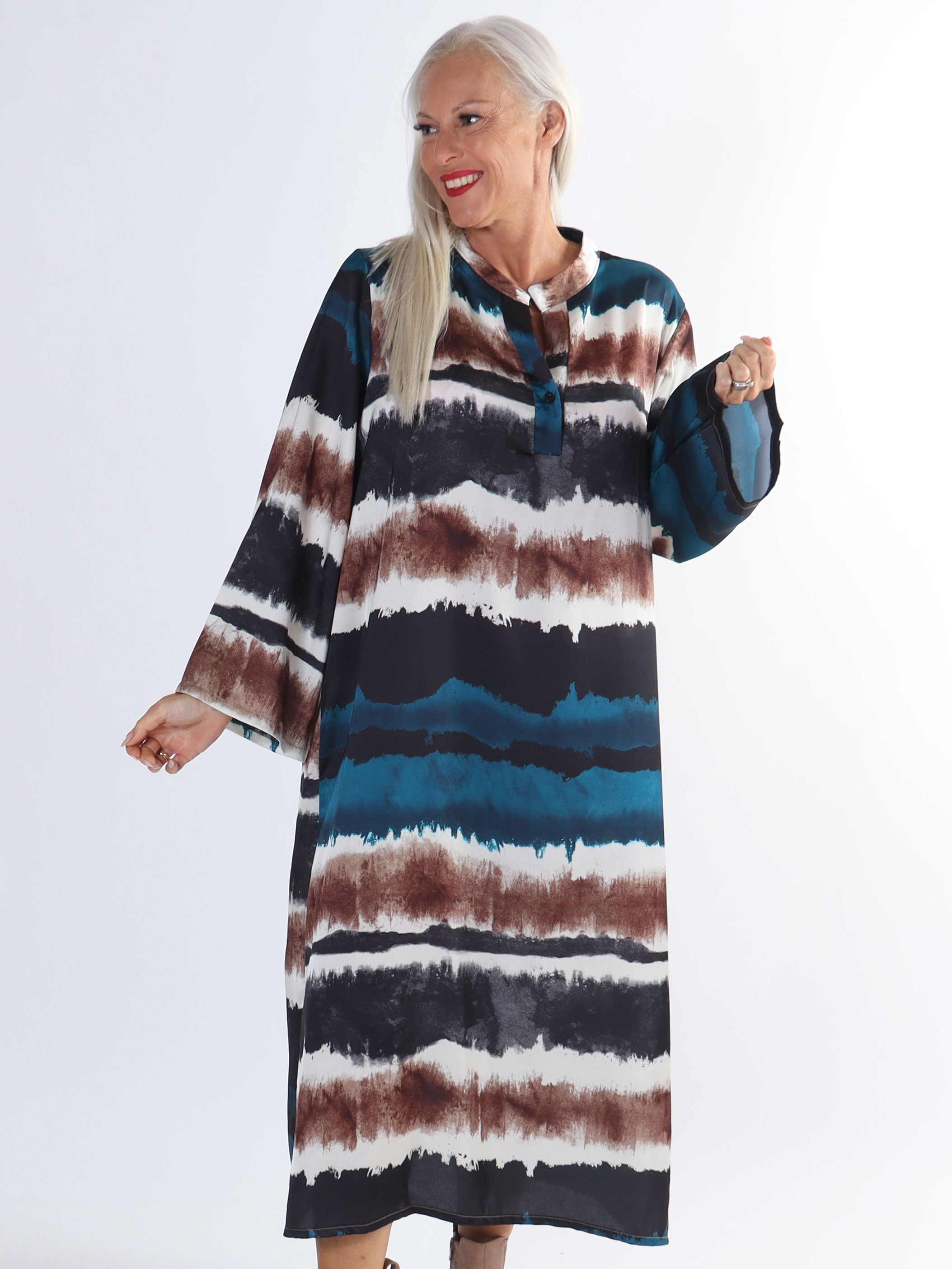 Merina - Lång plus size klänning i batikmönster